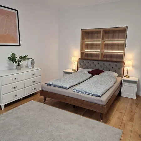 Apartment Old Town - 2 Bedrooms, Self Check-in Pressburg