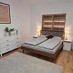 Apartment Old Town - 2 Bedrooms, Self Check-in Bratislava